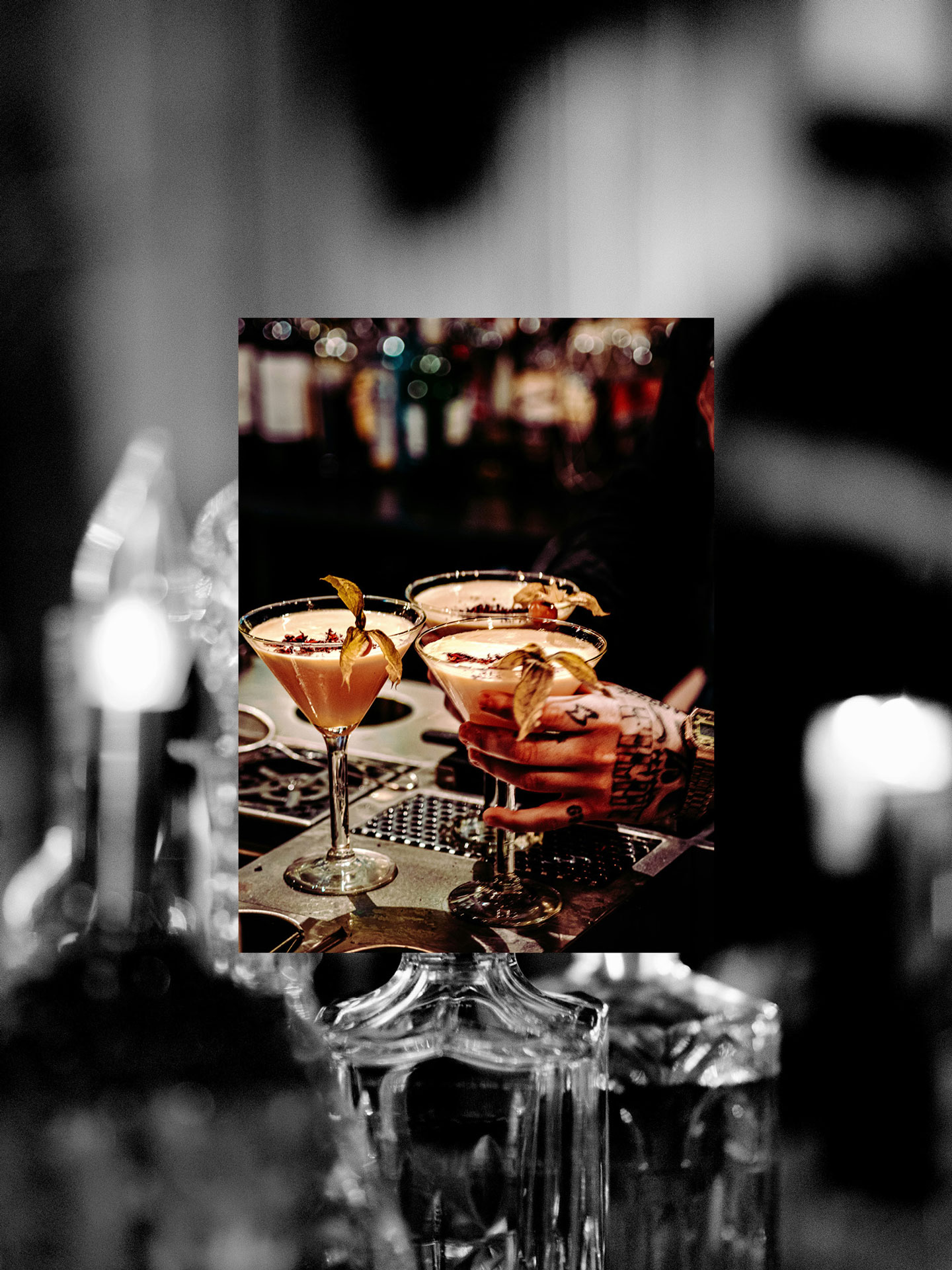 Zwei Cocktails in elegantem Ambiente während der Alta Badia Cocktail Week